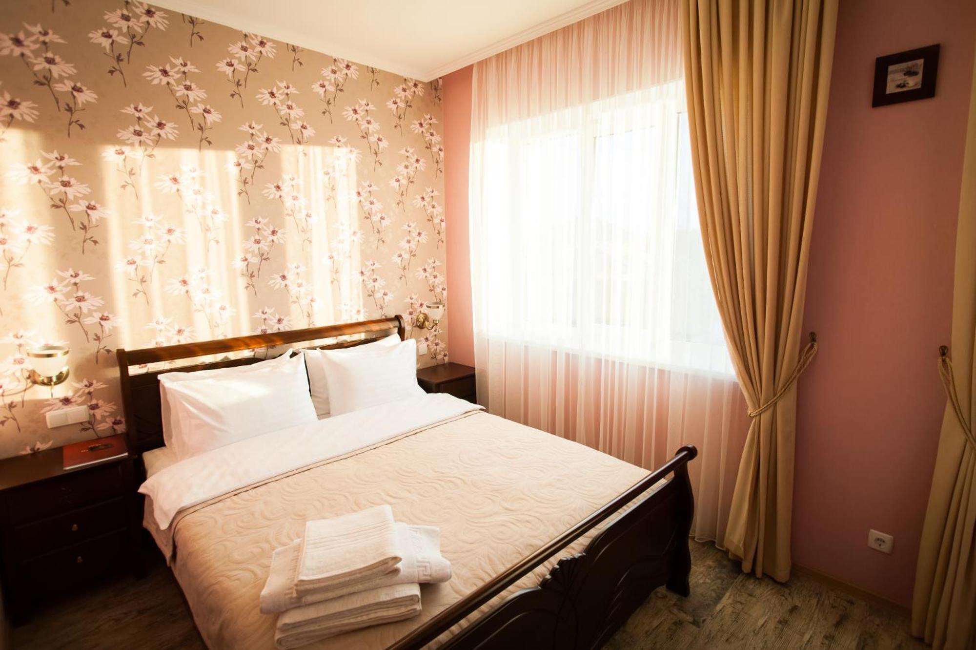Harvest Hotel Виниця Екстериор снимка